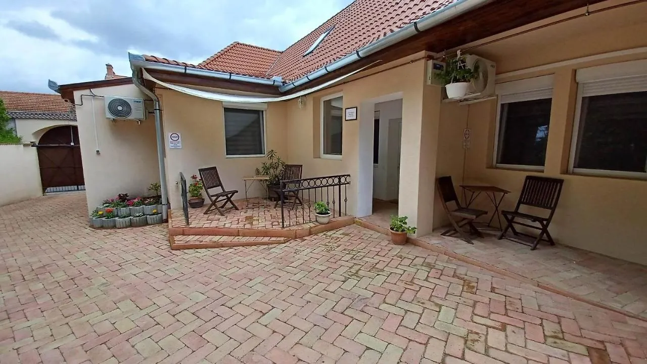 Milla Apartmanok Erlau 0*,